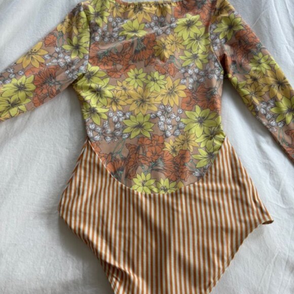 Seea Surf Suit with zipper front - Picture 2 of 4